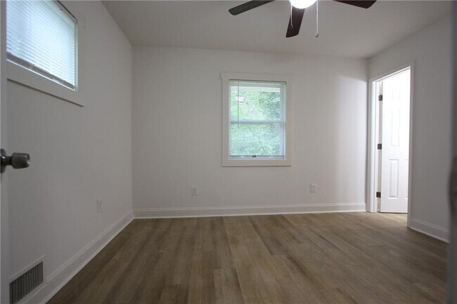 Building Photo - 3533 Larkspur Terrace