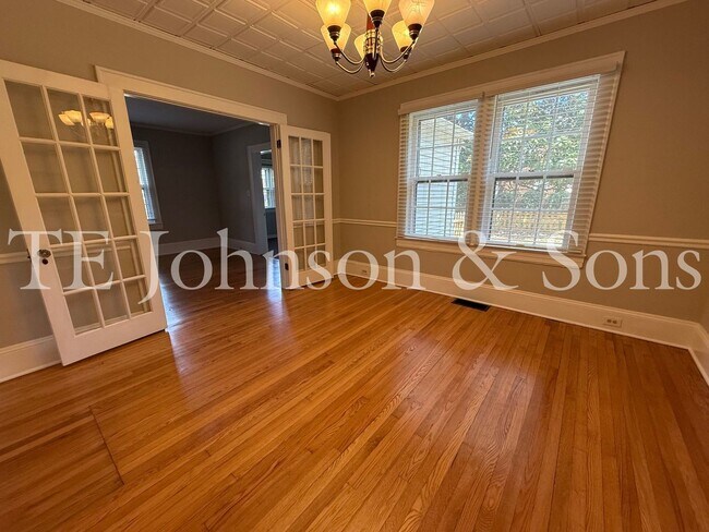 Building Photo - 817 S Hawthorne Rd