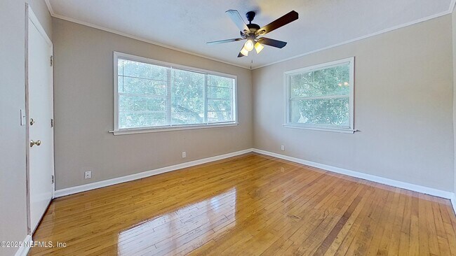 Building Photo - 828 Acosta St