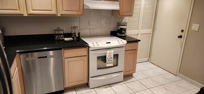 Building Photo - 405 N Ocean Blvd