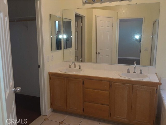 Building Photo - 828 Greenwich Ct