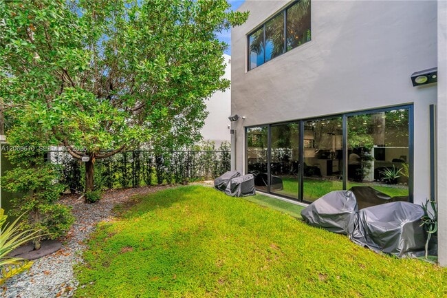 Building Photo - 9730 NW 74th Terrace
