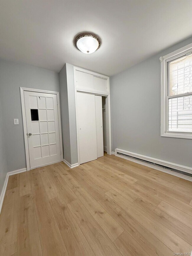Building Photo - 61-54 55th Dr