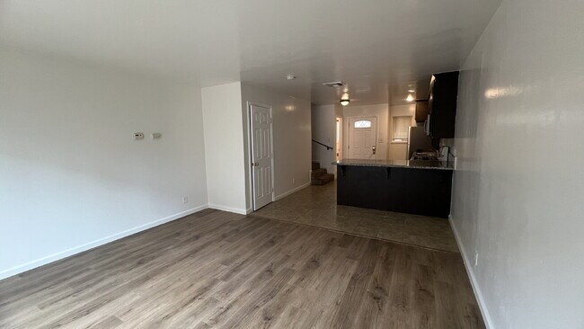 Building Photo - 1116 Evelyn Ln