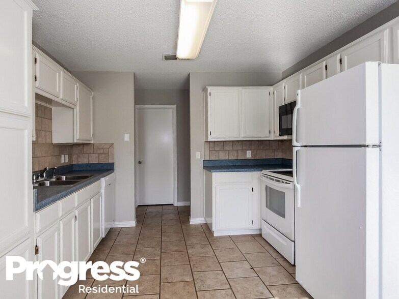 Building Photo - 4079 Tulip Tree Dr