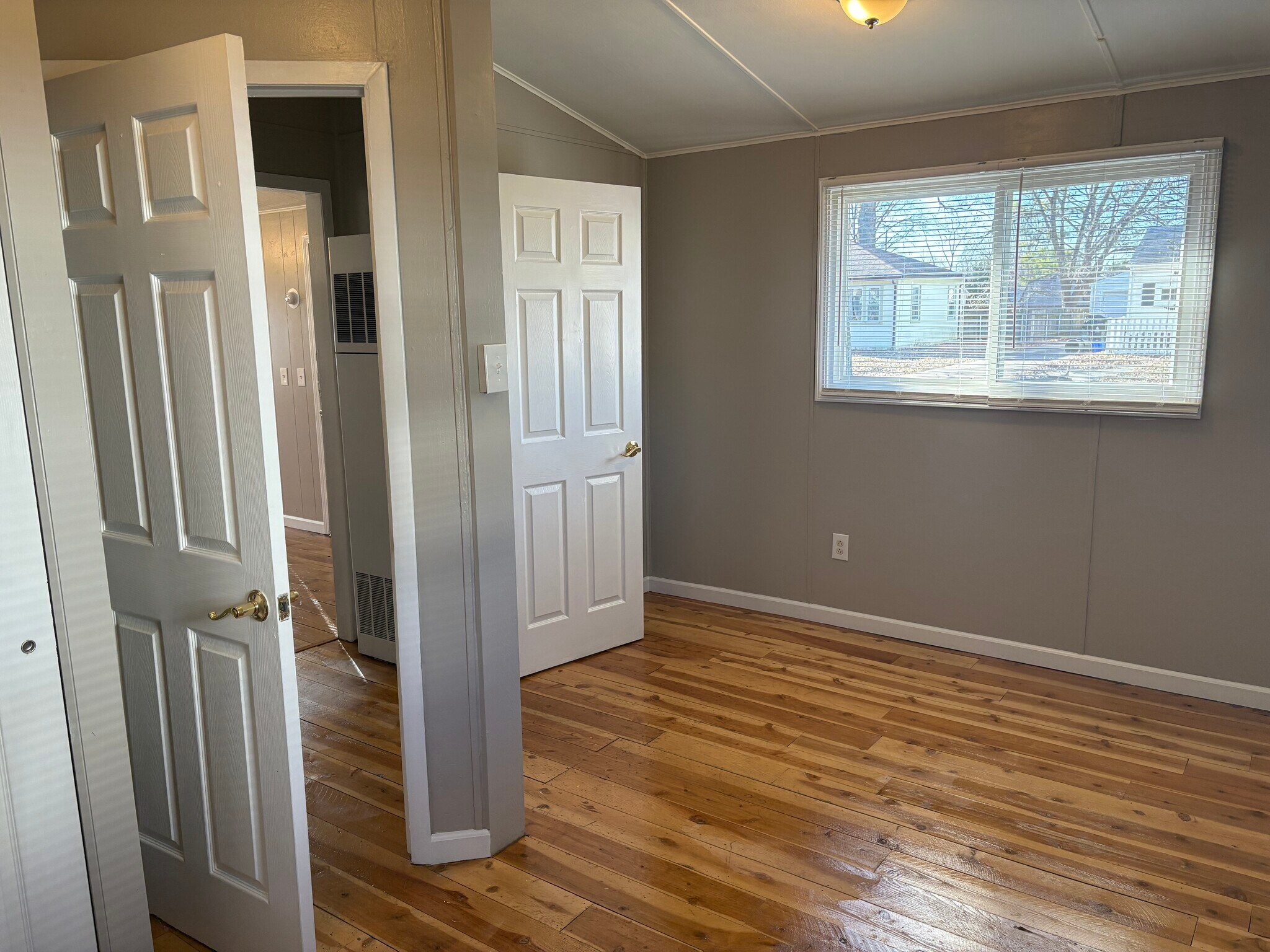 Building Photo - 2927 Godfrey St