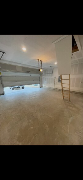 Building Photo - 527 Ridgedale Dr