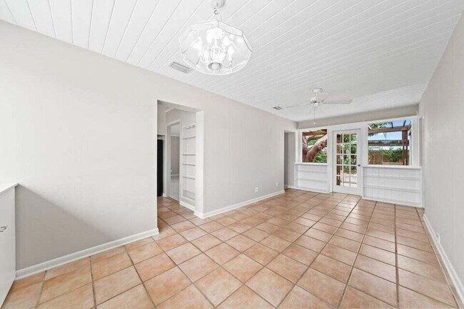 Building Photo - 470 Watts Way