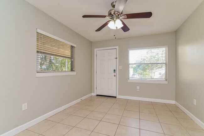 Building Photo - 132 Alder Ave