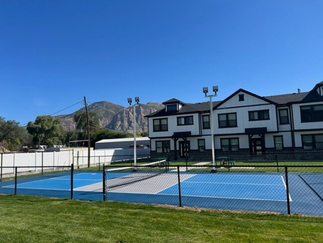 Building Photo - Beautiful end unit with pickle ball court.