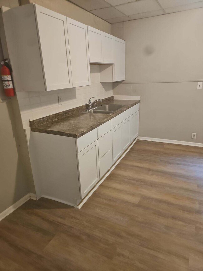 Primary Photo - 826 44th St