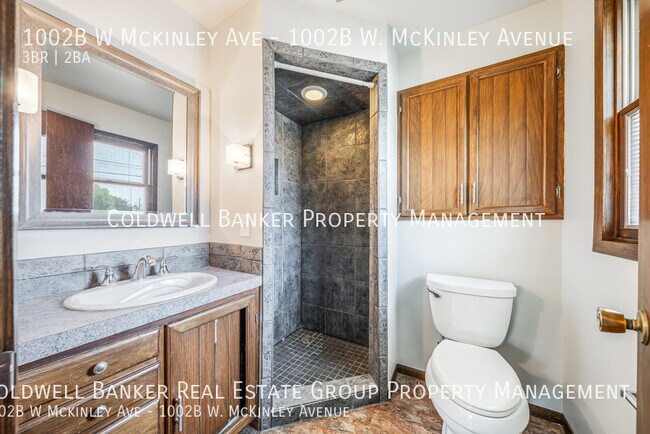 Building Photo - 1002 W McKinley Ave