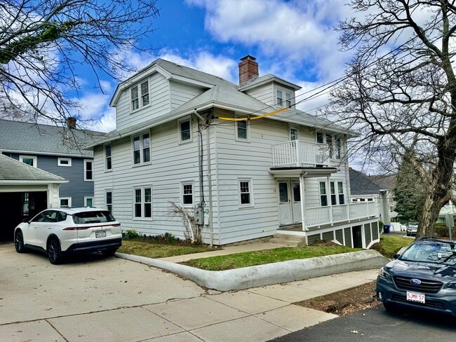 Building Photo - 740 Belmont St