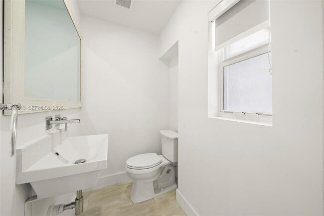 Building Photo - 3166 Royal Palm Ave