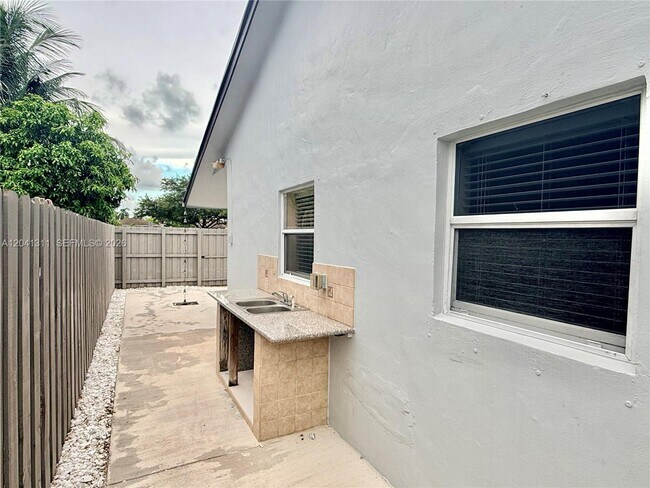 Building Photo - 4471 SW 138th Ct
