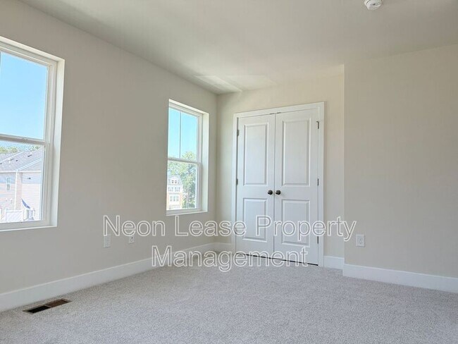 Building Photo - 29860 Bankert Dr