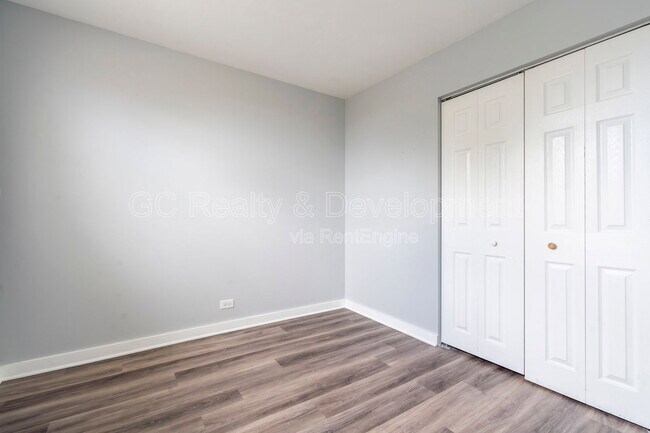 Building Photo - 2928 N Ridgeway Ave