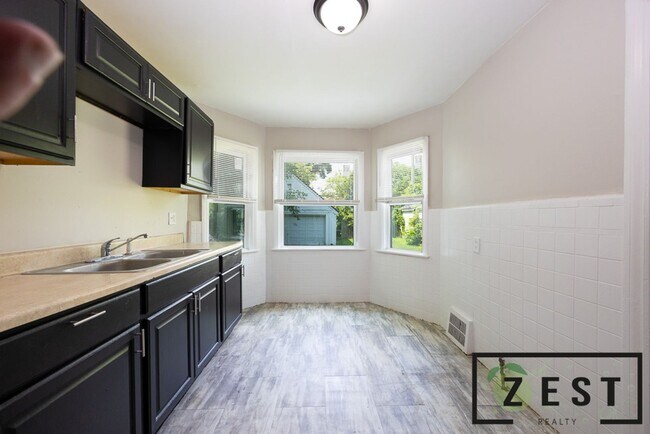Building Photo - BEAUTIFUL 3 BD 1.5 BATH HOME!