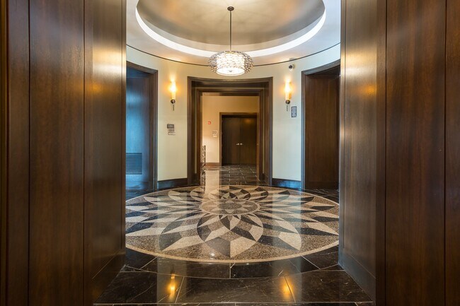 Building Photo - 7 Riverway Dr