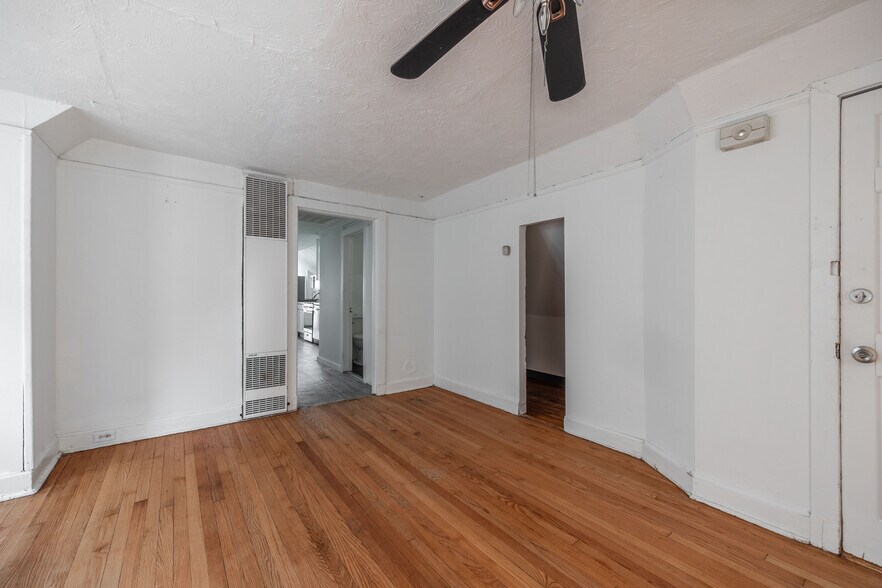 Building Photo - 2140 N Karlov Ave