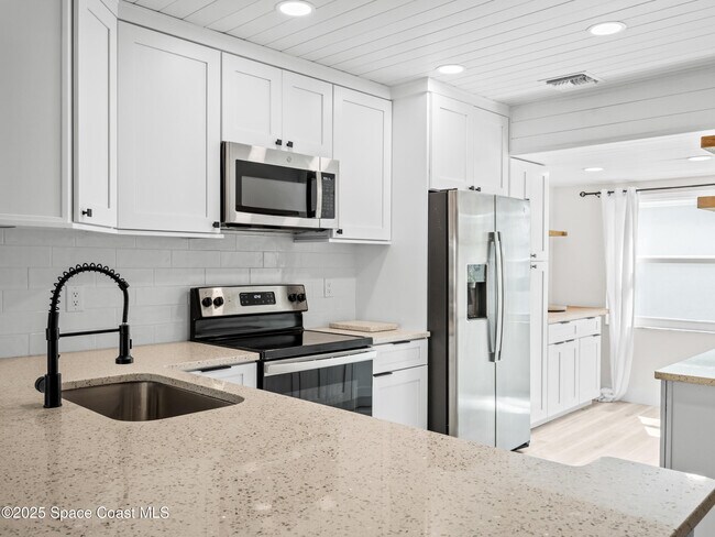 Building Photo - 290 Paradise Blvd