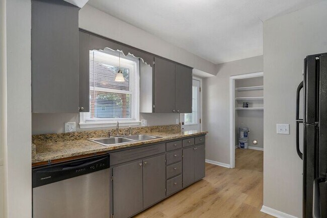 Building Photo - 3318 W Dorber Dr