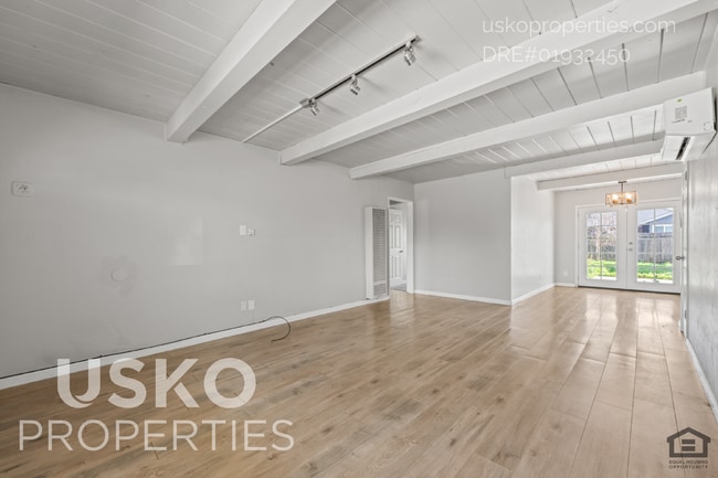 Building Photo - "Charming 3-Bed with Full Bath in Sacramento – Cozy 1093 Sq Ft Home Awaits!"