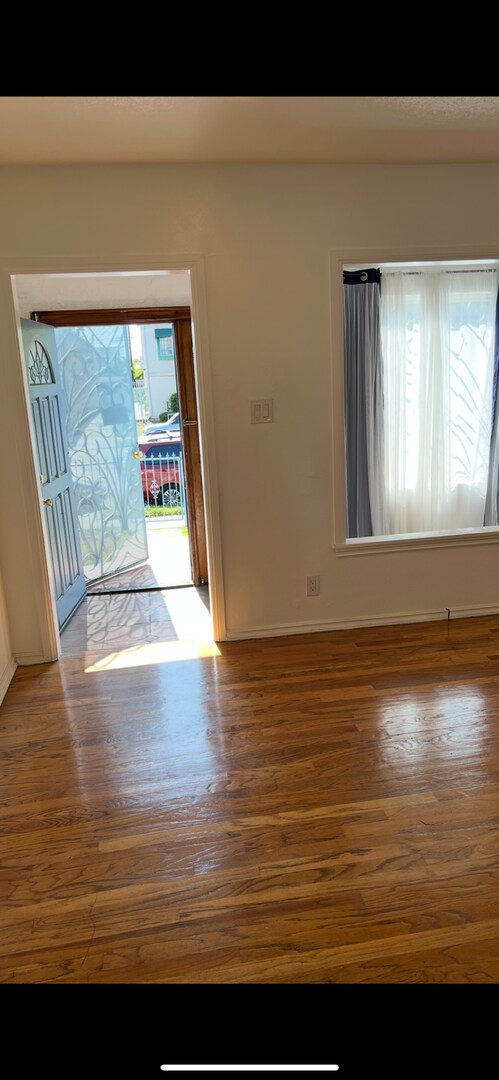 Building Photo - 3958 Normandie Ave