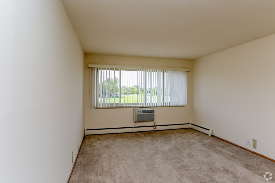 Living Room - Honey Creek Apartments