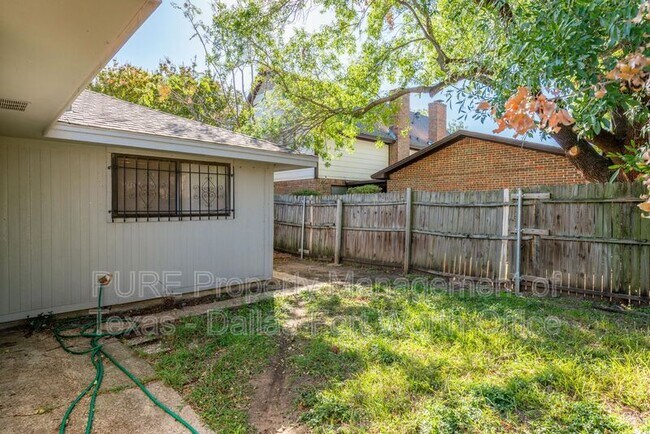 Building Photo - 4605 Menzer Rd
