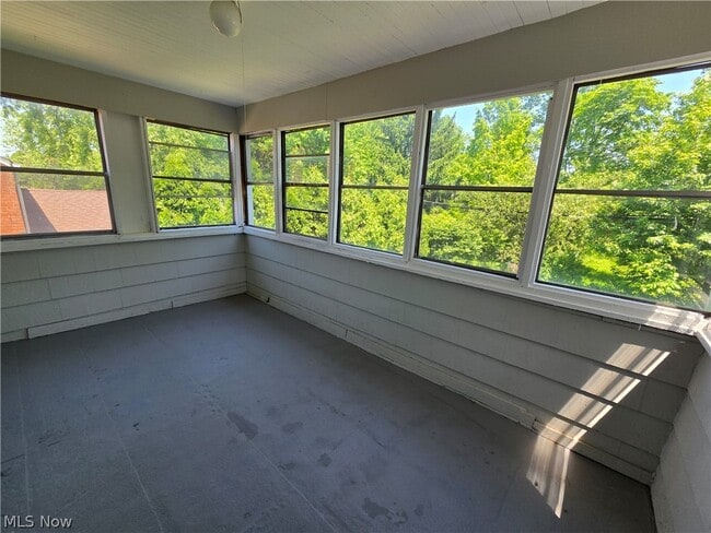 Building Photo - 1405 Villa Dr
