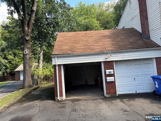 Building Photo - 31 Farview Terrace