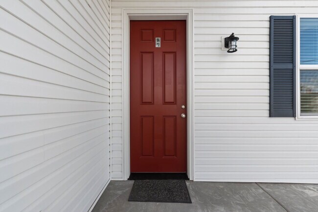 Building Photo - "Discover Comfort & Style: Spacious 3-Bed,...