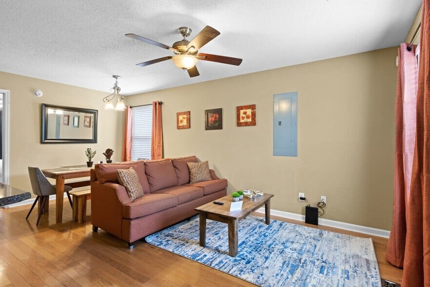 Building Photo - 222 Elmwood Dr