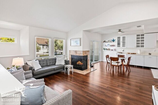 Building Photo - Bright and Modern 2Bdm 2Ba Townhome with Private Patio in Scripps Ranch!