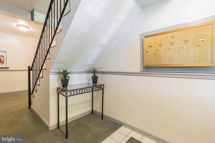 Building Photo - 4004 Beecher St NW