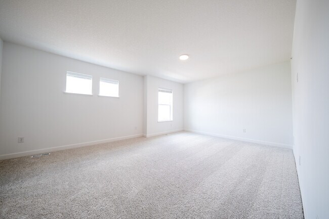 Building Photo - 15004 Ahena Curv