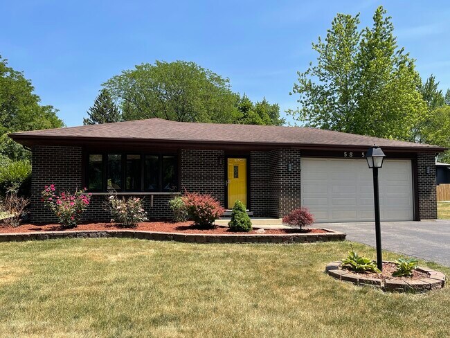 Primary Photo - 5S509 Campbell Dr