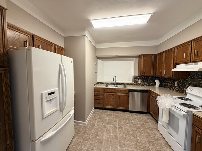 Building Photo - 4704 Chenevert St