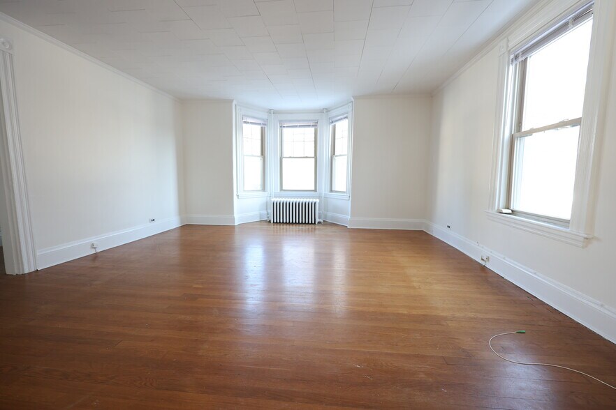 Building Photo - 31 June St