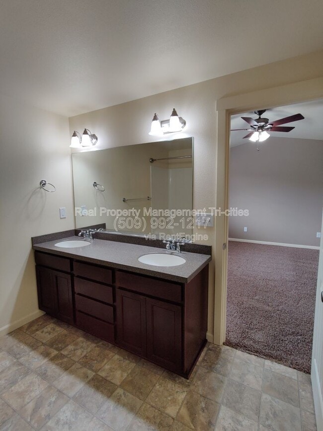 Building Photo - 603 Hilltop View St