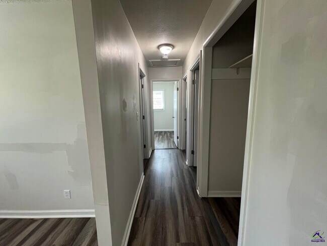 Building Photo - 110 Trinity Dr