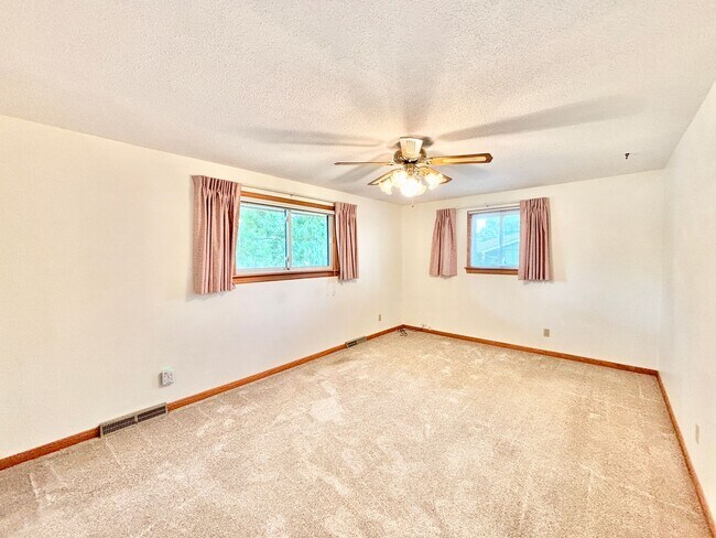 Building Photo - 2ND MONTH FREE FOR LEASE STARTING BY OCTOB...