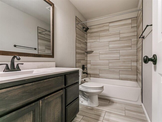 Building Photo - 1751 Huntington Ct