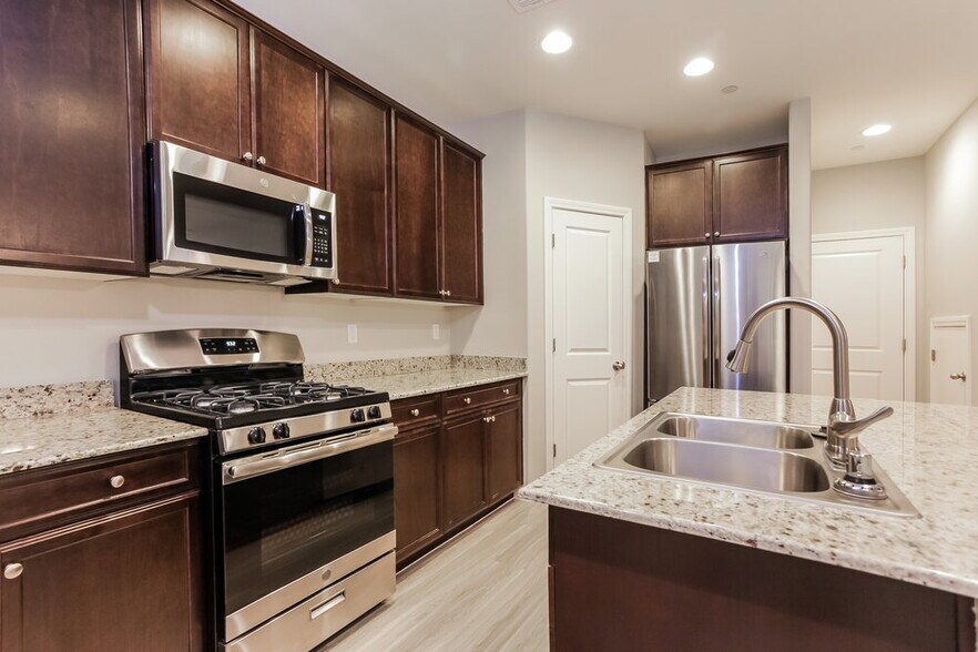 Building Photo - 10152 Ruggles Mansion Ave