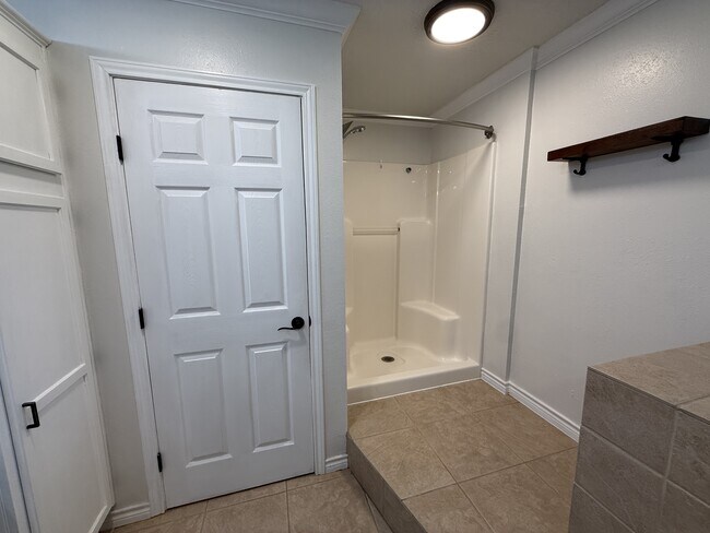 Building Photo - 165 Dogwood Ln