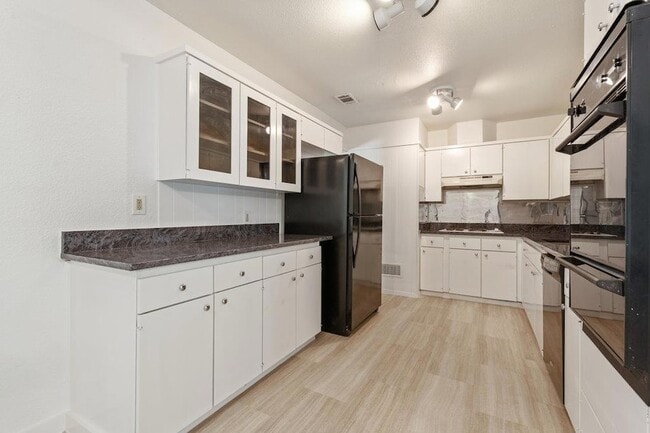 Building Photo - 8908 Capitol Dr
