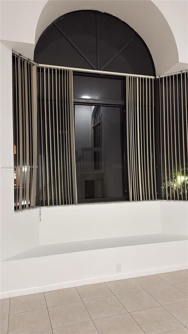 Building Photo - 15495 N Miami Lakeway