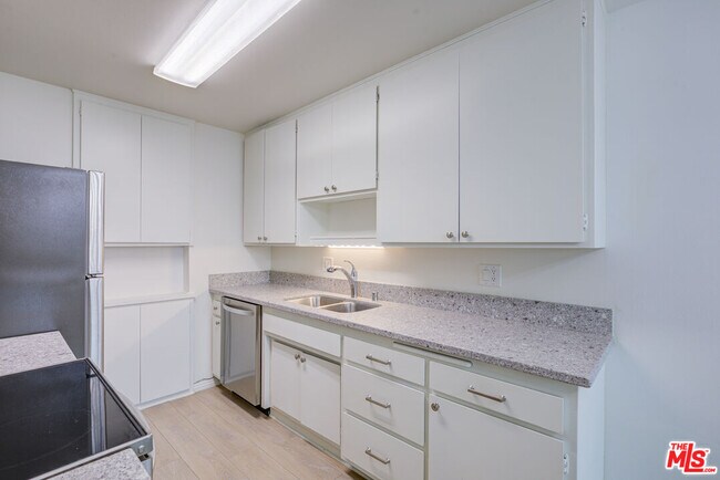Building Photo - 2020 Graham Ave