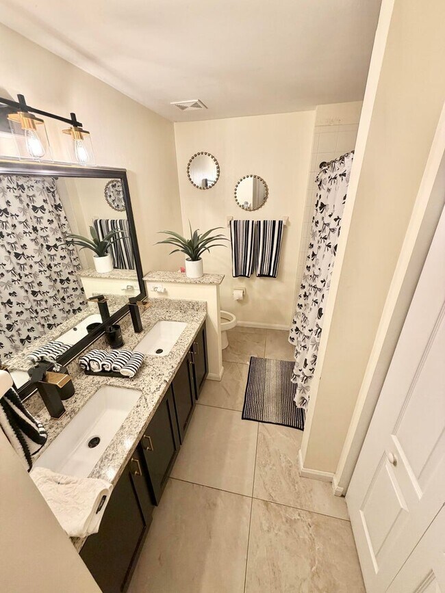 Building Photo - 159 Berenger Walk